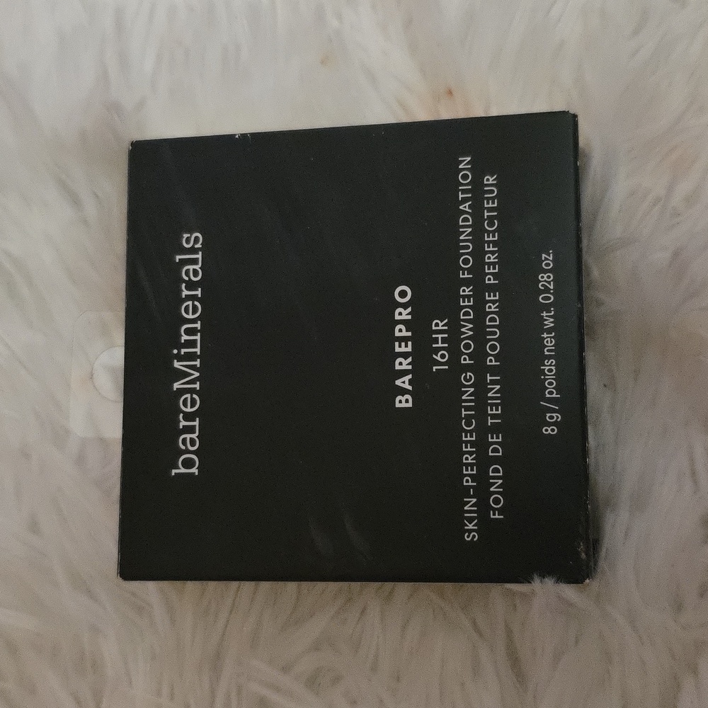 NWT bareMinerals BAREPRO Performance Wear Powder Foundation - Cream - Picture 3 of 7